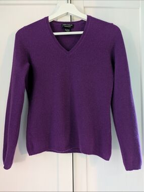 100% Cashmere Lord & Taylor XS Purple V-Neck Sweater Capsule Wardrobe|Luxury